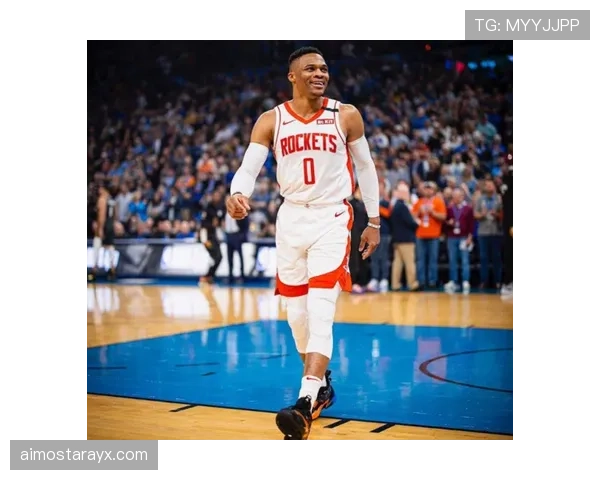 阿里纳斯无球跑动制造错位，改变球队进攻结构